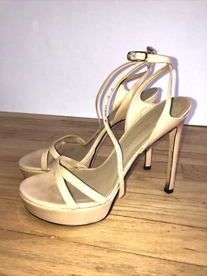 Stuart Weitzman Talons À Bretelles En Cuir Verni Beige Taille 8 495$ - Photo 1/4
