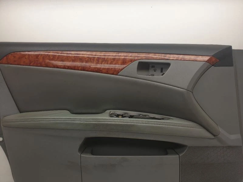 Toyota Avalon 2005 montaje del panel de la puerta delantera del lado del conductor  Foto 3 de 4