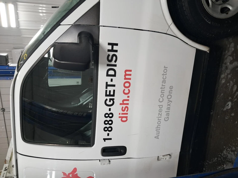 Used Front Right Door Assembly Front fits: 2015 Chevrolet Express 2500 van R. el - Image 3 of 4