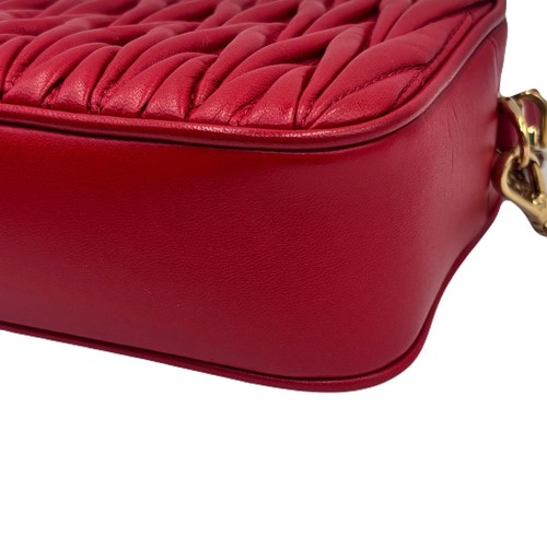 Bolso Bandolera Miu Miu Matelassé Cadena Rojo 5DH038 N88 F068Z 142785636 - Imagen 3 de 7