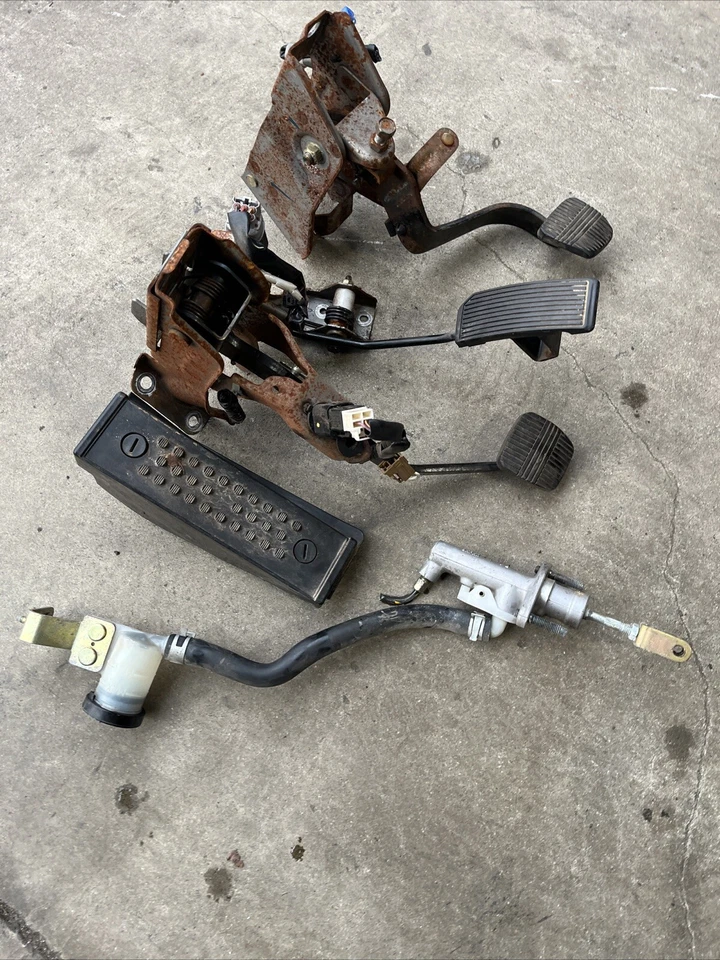 03-08 Nissan G35 350Z Manual Trans 6-Speed MT Brake And Clutch Pedal - Image 2 of 2