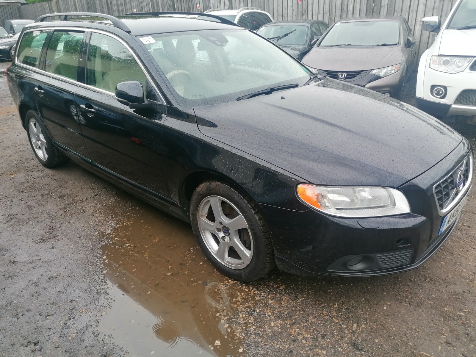 Image 1 - 2011 VOLVO V70 ESTATE 2.0 D3 SE  AUTO NON RUNNER / SPARES OR REPAIR