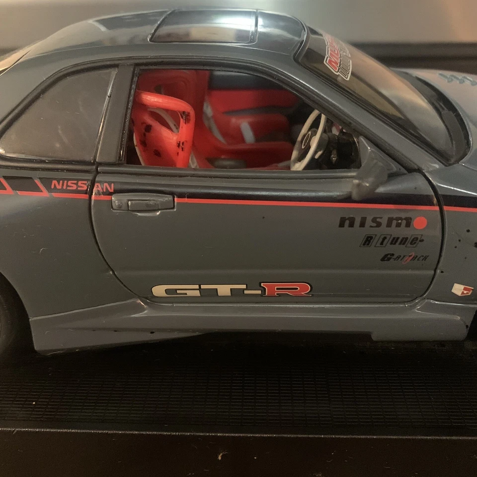 Muscle Machines Nissan Skyline Gt-R Bnr34 2000 1:18 Scale BROKEN SPOILER Gray - Image 3 of 4