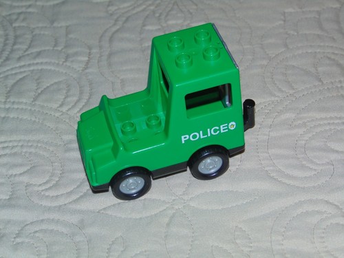 VINTAGE LEGO DUPLO POLICE PADDY WAGON, POLICEMAN AND TWO PRISONERS - Picture 3 of 8