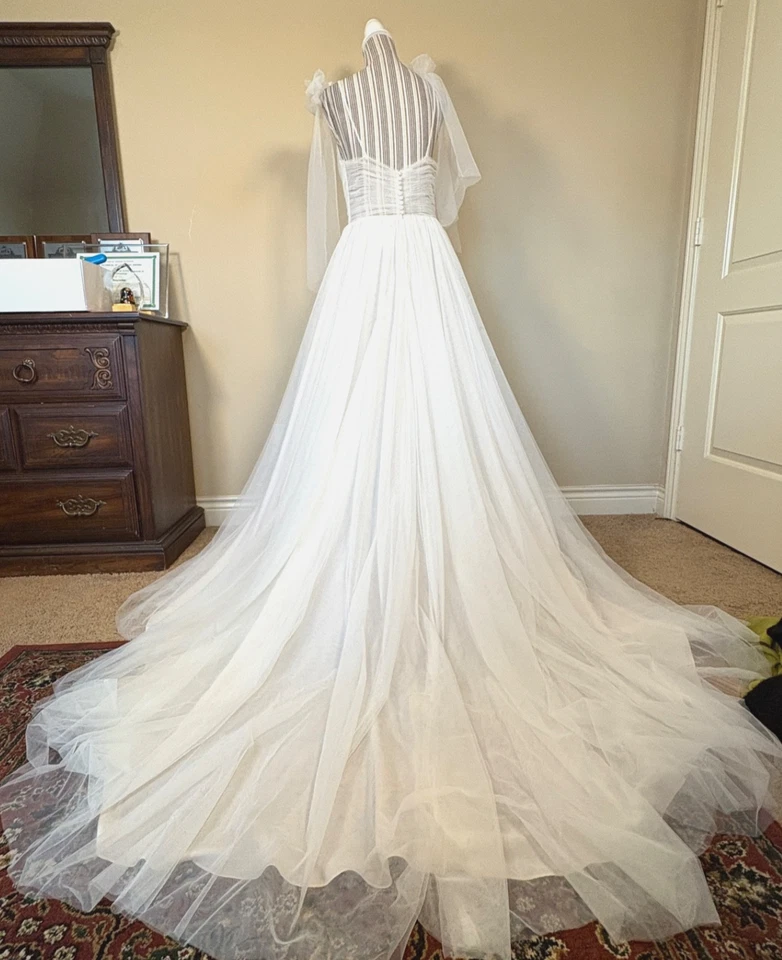 Vestido de novia Vow’d ROAM talla 10 marfil/arena/latte tul deshuesado tren abertura inalterado Foto 3 de 4