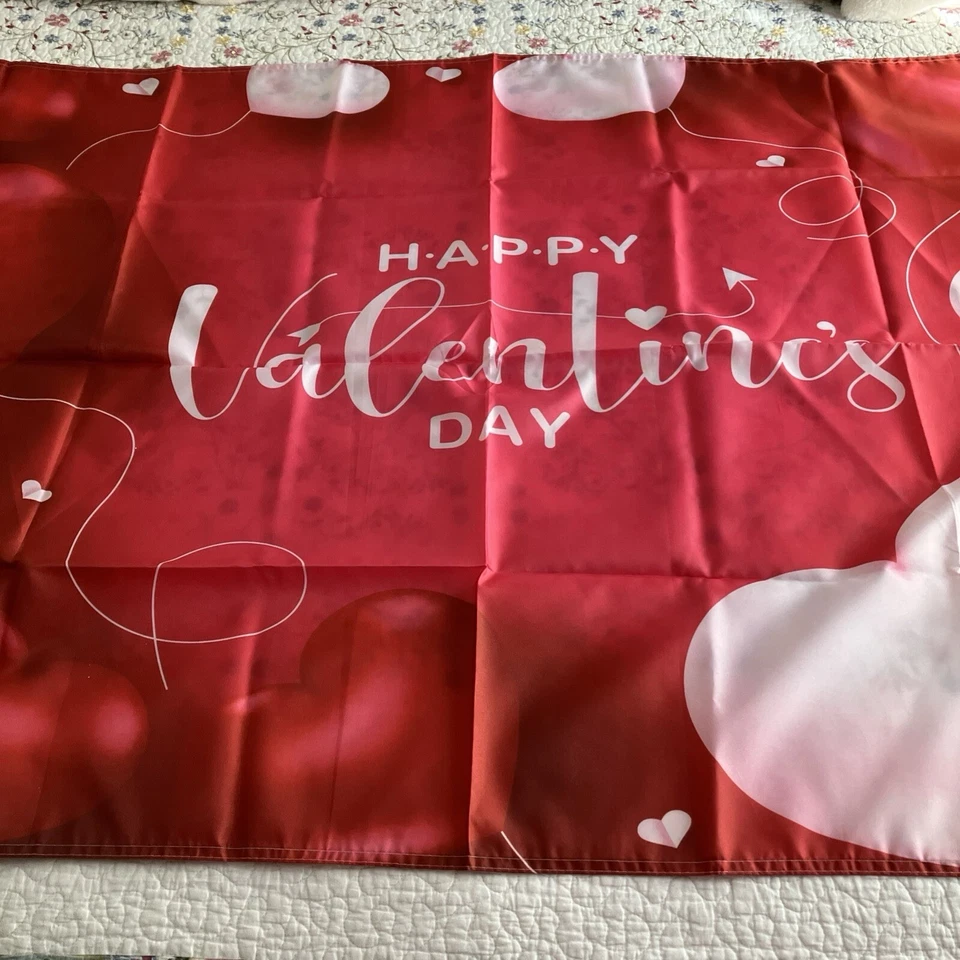 Banner Happy Vanentine’s Day, 35 X 58 pulgadas, rojo, rosa, blanco, corazones, 4 ojales Foto 2 de 4