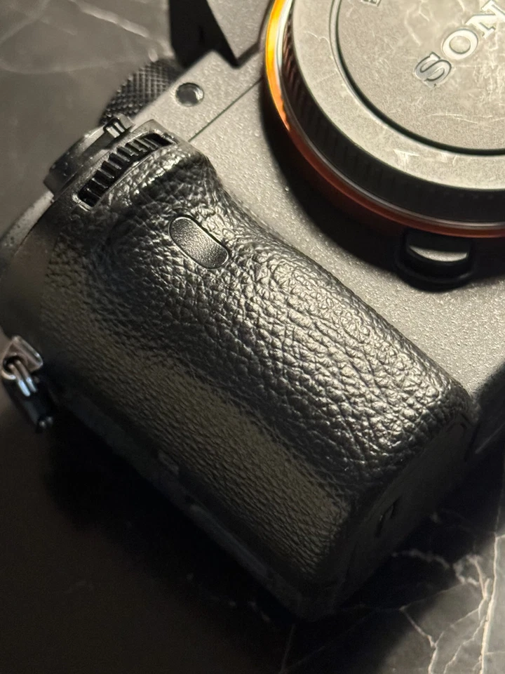 Sony Alpha a7S II Mirrorless Camera - Black w/ BONUS: Peak Design Camera Strap - Image 2 of 4