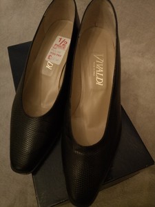 black leather court shoes mid heel