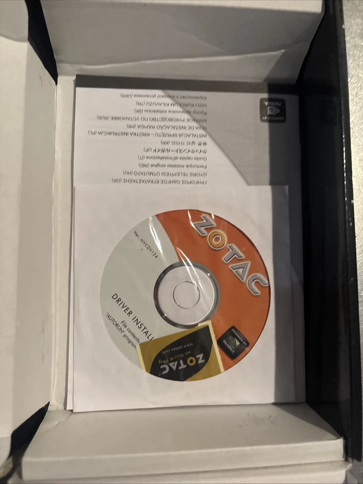 Tarjeta gráfica Zotac GeForce 9400GT 1GB DD2 128 BIT Synergy Edition, PCI Express Foto 4 de 4