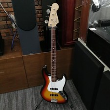 Fender Japan Jazz Bass E-Bass muss gereinigt werden hat Kratzer