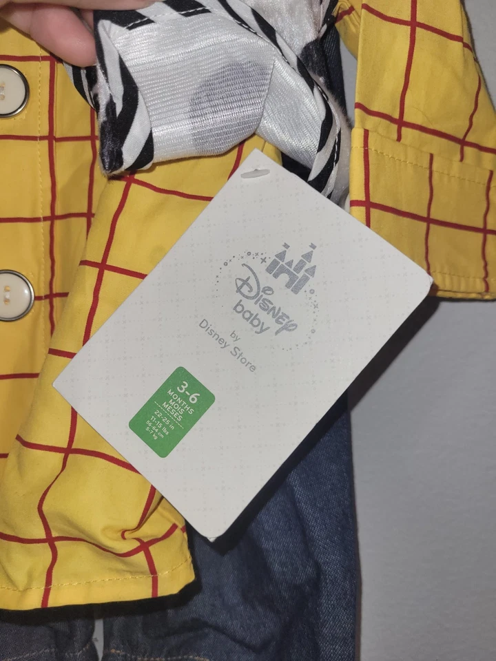 Conjunto de Disfraz de Vaquero Sheriff Woody con Sombrero y Chaleco. Tallas 3-6 meses. Nuevo con etiquetas Foto 3 de 4