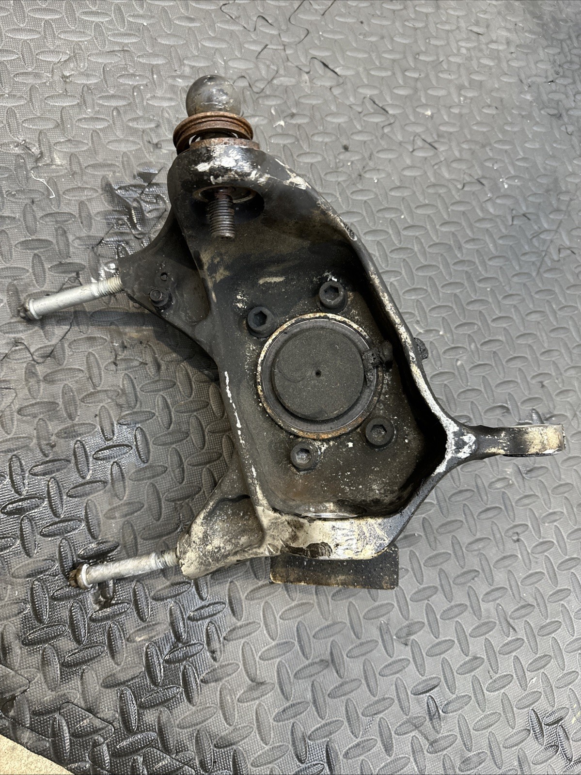 Front Left Spindle Knuckle Hub Wheel Bearing 14B0556CP OEM McLaren 720S 2018