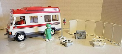 playmobil ambulance 1985