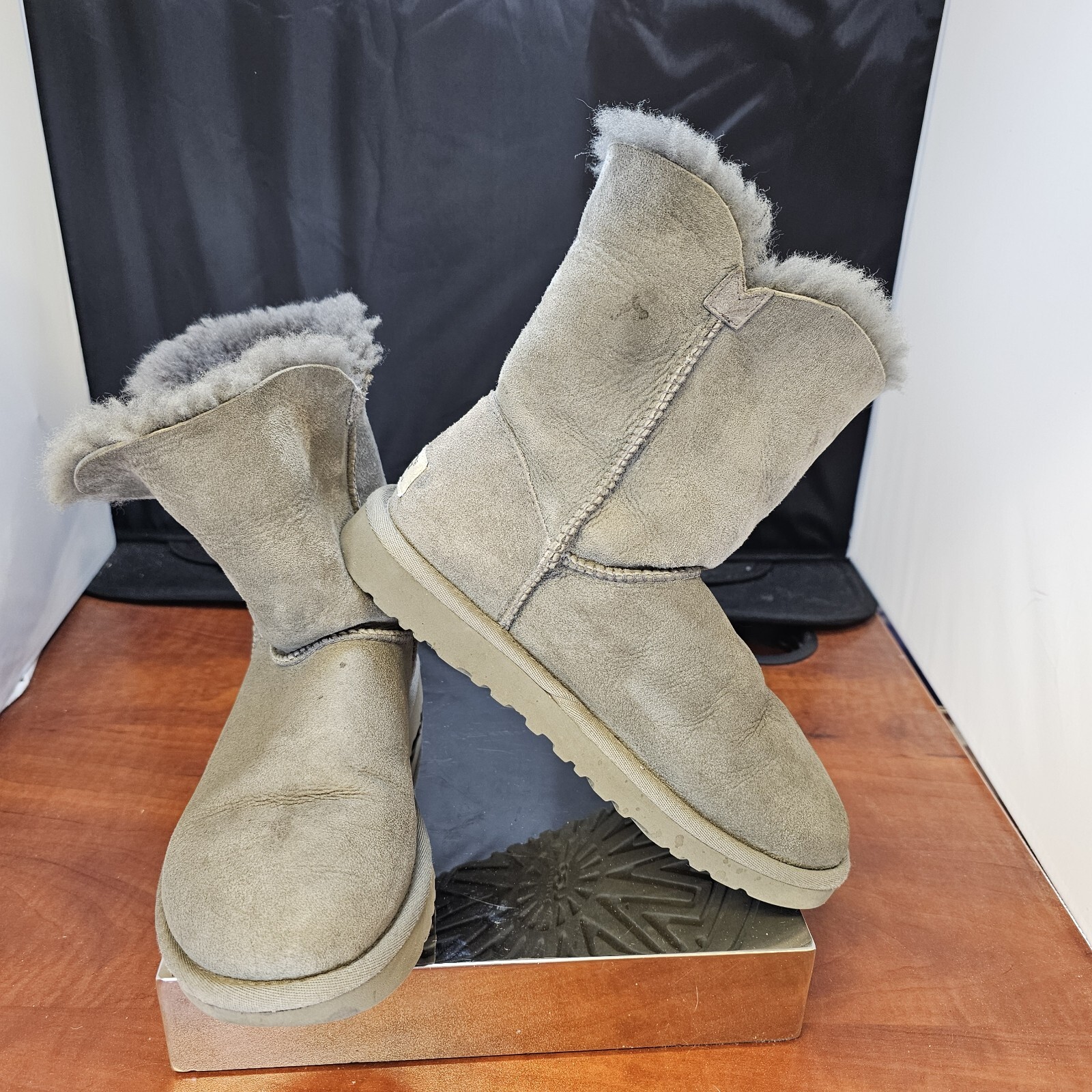 UGG Bailey Button Shearling Suede Leather Classic… - image 2