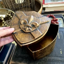 VTG Fleur de Lis Crest Paperboard Box French Style Antique Gold Finish