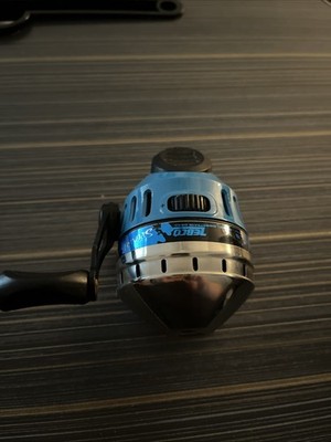 Zebco Splash Spincast Reel Right Hand Retrieve Blue