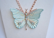 Betsey Johnson Flutterby Iridiscent HUGE Butterfly Crystal Necklace