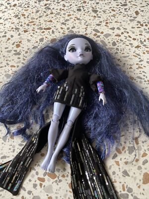 Rainbow High Shadow High Puppen Reina Glitch Crowne