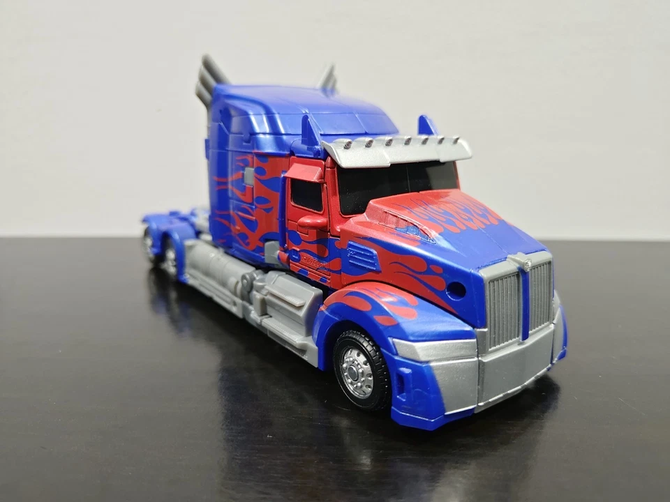 Transformers Studio Series SS Leader Class Age of Extinction AOE Optimus Prime - Image 2 of 4