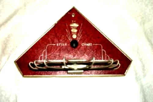 ART DECO AÑOS 20 CORBATA PARA HOMBRES ESFERA CROMADA MAYORDOMO CUERO SINTÉTICO ROJO DISEÑOS DECO Foto 2 de 3