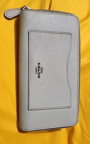Coach Wallet Light Green 🔥 - Picture 13 of 22
