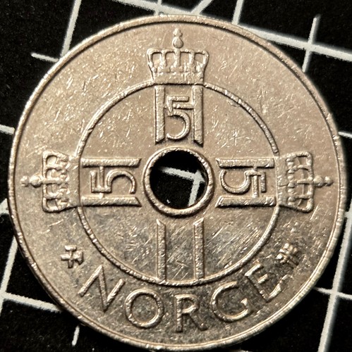 LOTE DE DINERO NORUEGA - TODOS LOS AÑOS DIFERENTES - 16 monedas circuladas con agujero - Imagen 2 de 5