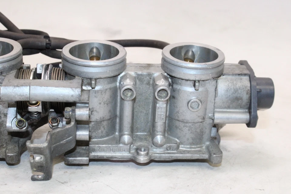 01-06 HONDA CBR600F4I OEM INYECTORES DE COMBUSTIBLE PRINCIPALES / CUERPOS DEL ACELERADOR Foto 3 de 4