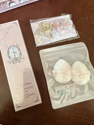 New Flower Knows Blush Brush Pink / 2 pcs Mini Powder Puff / Rococo Hair Clip