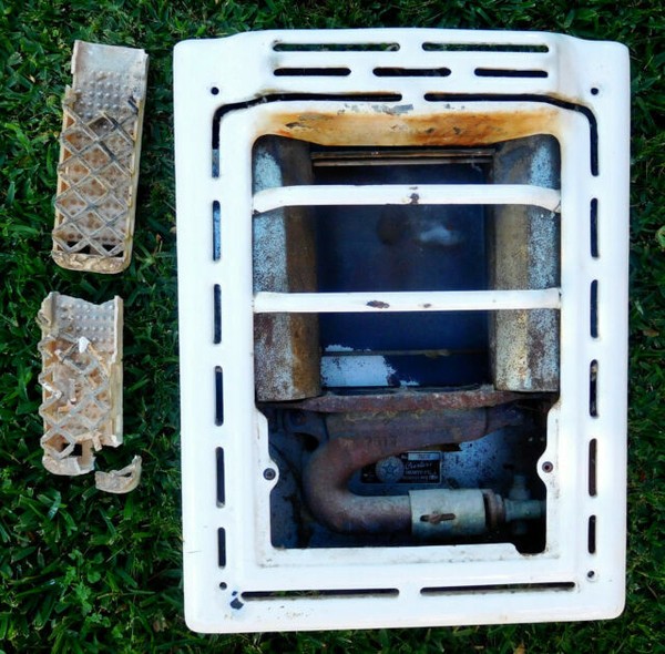 Vintage Peerless 7602 Wall Mount Gas Hearth Bathroom Heater White