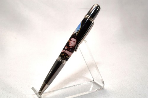 Penna Twist realizzata con un piccolo pezzo di legno di un albero di Elvis' Graceland. - Foto 7 di 11