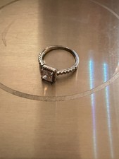 Silver ladies ring set white stone to the centre and to the shoulders - 2.2g