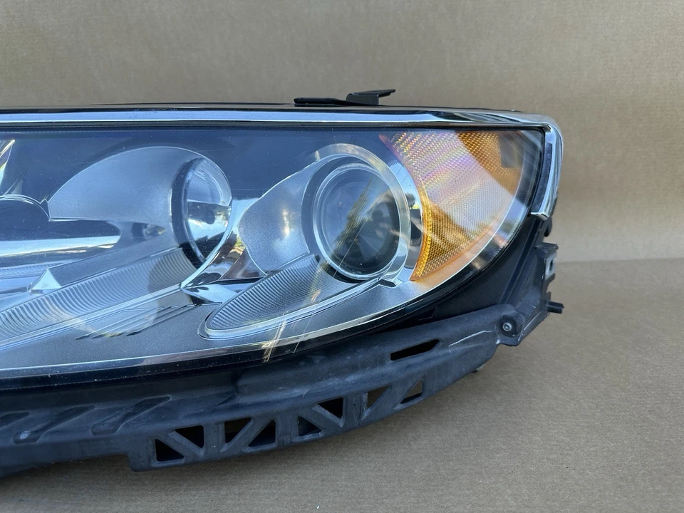 Conjunto de faros de xenón AFS 2010-2012 Lincoln MKZ Zephyr OEM, lado izquierdo del conductor Foto 2 de 4