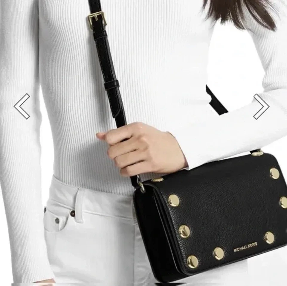 Bolso Bandolera Michael Kors Signature Holly Pequeño con Solapa Negro/Dorado