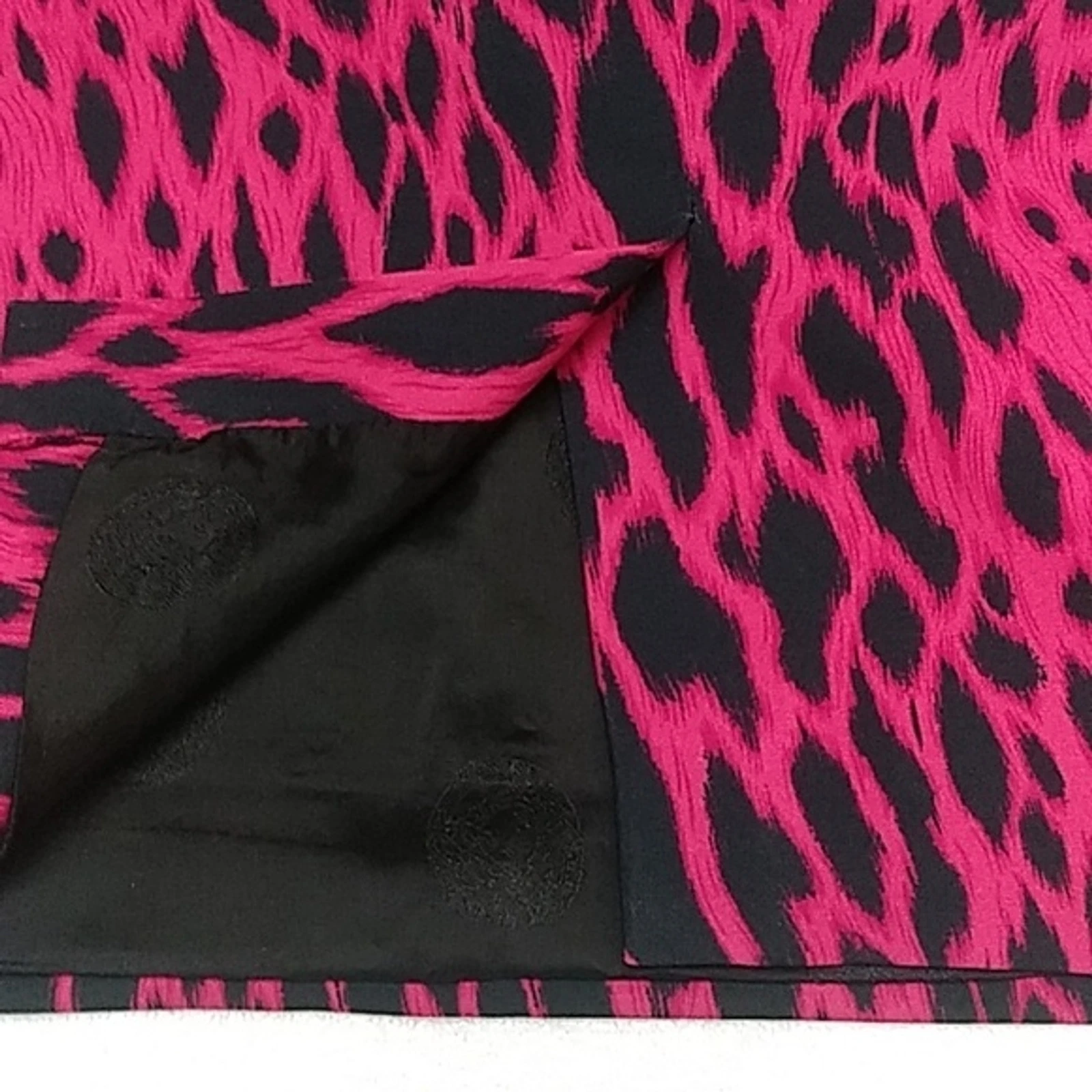 Abito Versace. Taglia 40. Colore fucsia e nero.