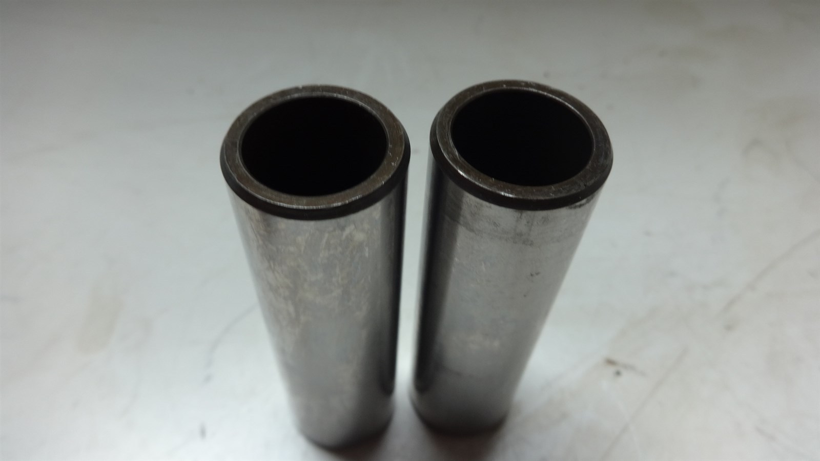 8990 KAWASAKI VN1500 VULCAN VN 1500 KM164B. ENGINE WRIST PINS PAIR