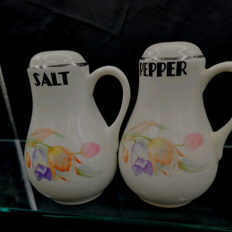 Hall china  Tulip shakers set (2)