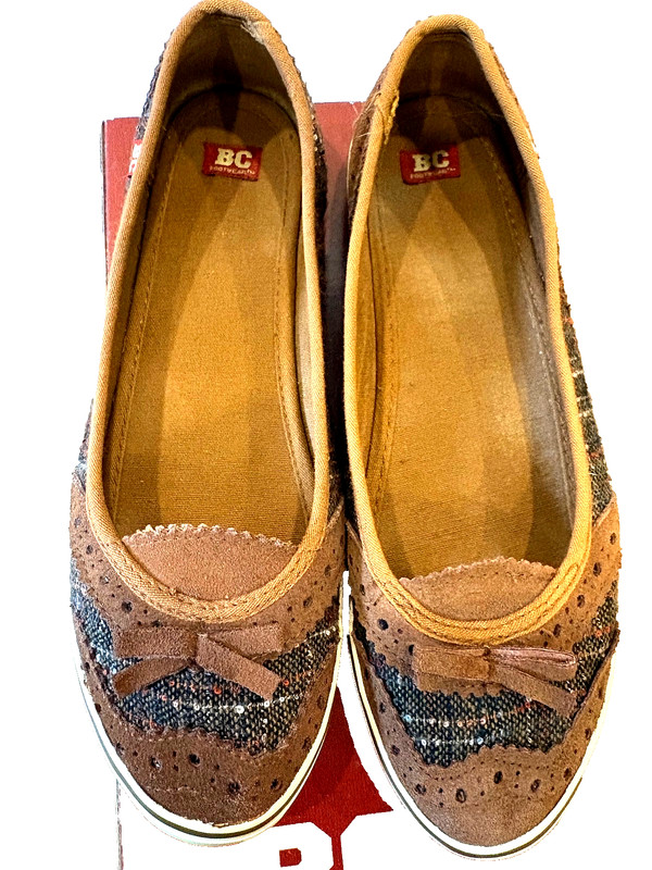 BC FOOTWEAR Mocha Fabric "Sneakerinas"; Size: 7.5