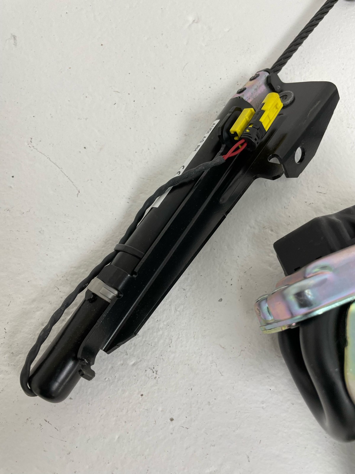 2015-2020 BENTLEY BENTAYGA Front Right Passenger Seat Belt Retractor Assembly