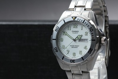 Casio 40mm White Dial Daydate Round Mens Watch EF-200 Vintage Exc+5 From JAPAN