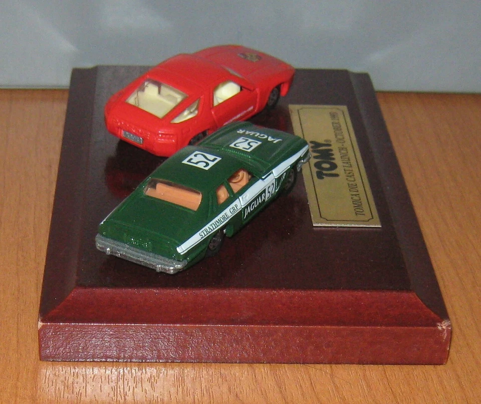 Tomy Tomica Die cast Launch - October 1993 Jaguar & Porsche on plinth - Image 3 of 4