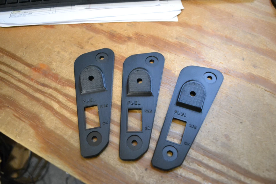 Painel de enchimento de carenagem reserva tampa interruptor de combustível Yamaha FZ750 1FN 85-86 - Imagem 3 de 3