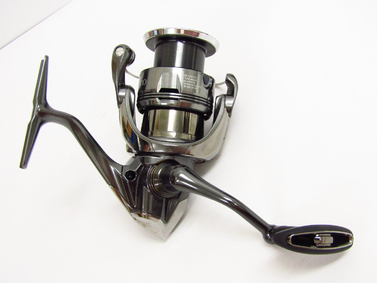 SHIMANO 24. TWIN POWER Twin Power C3000 Spinning Reel SP9590 SHIMANO 24. TWIN POWER Twin Power C3000 Spinning Reel SP9590
