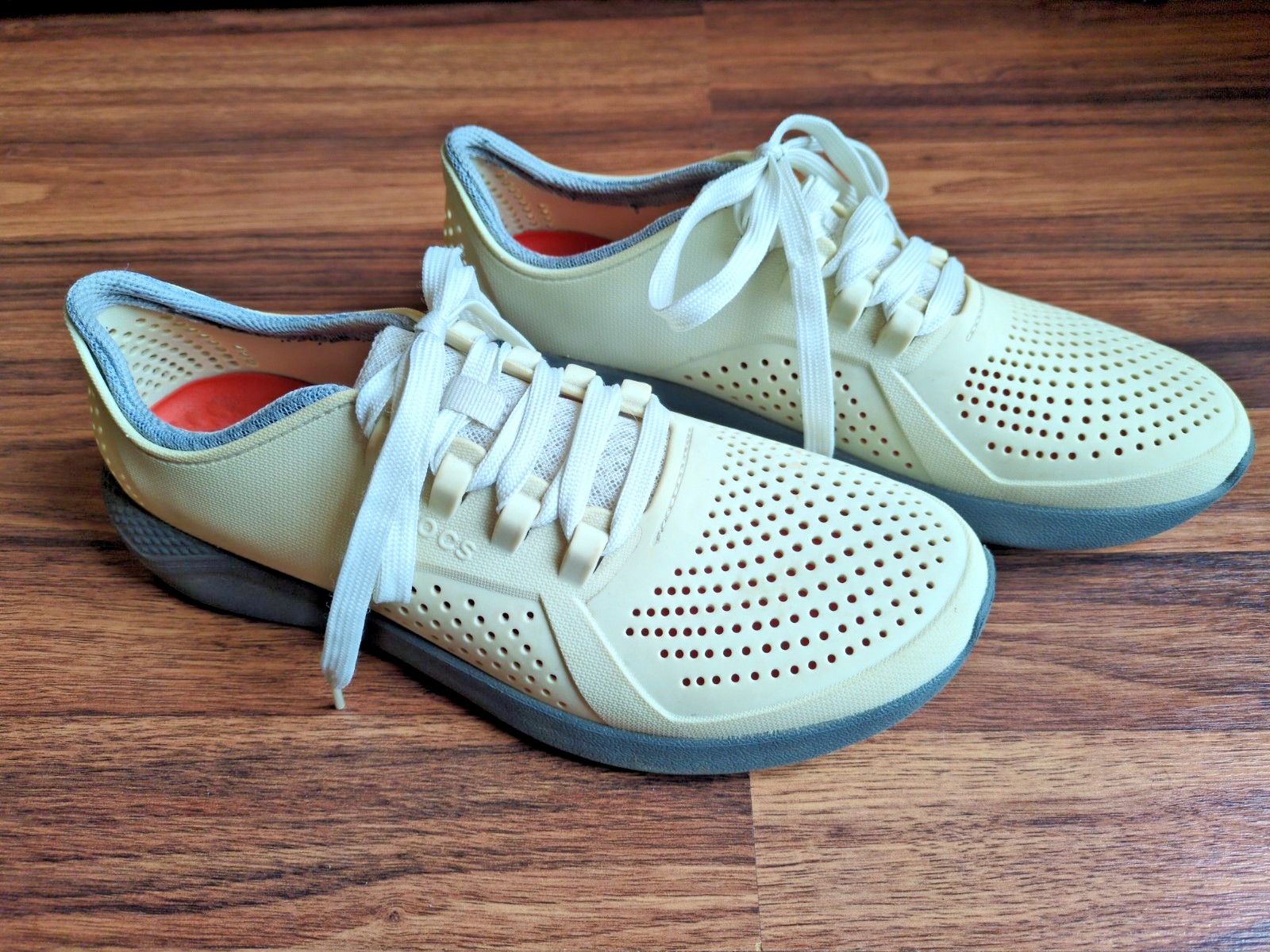 Crocs LiteRide Pacer Men’s Size 9 Off-White Ivory Lace-Up Casual Athletic Shoes