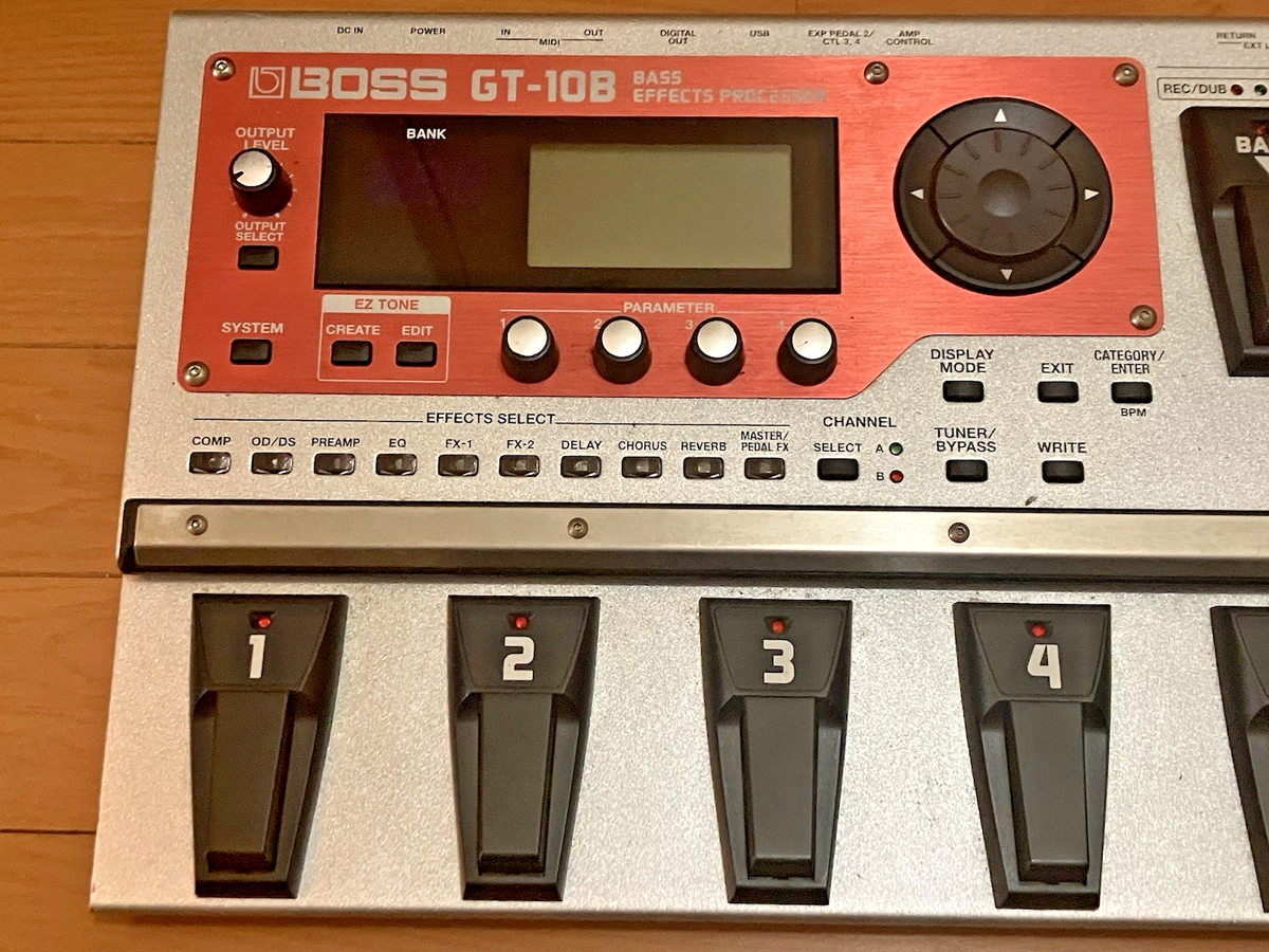 ゆ*い様 BOSSのベース用マルチエフェクターGT-10B 10日19:30まで BOSS 【店頭品一台限りの特別価格！】GT-10B ベース用 エフェクター