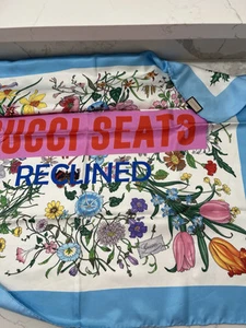 Gucci Sièges Foulard Bleu Blanc Soie 90x90 cm Floral Music Is Mine Incliné