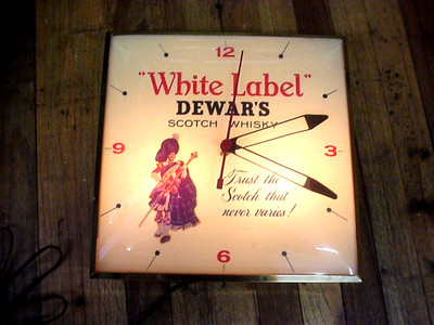 1964 WHITE LABEL DEWAR'S SCOTCH WHISKEY ELECTRIC WALL ADVERTISING CLOCK WORKS