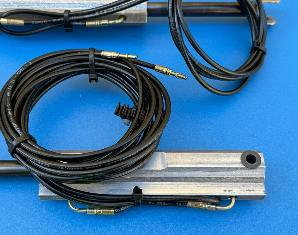 9704  Mercedes R170 SLK230 SLK320 Convertible Top LR Main Cylinders OEM G3D Foto 3 de 4