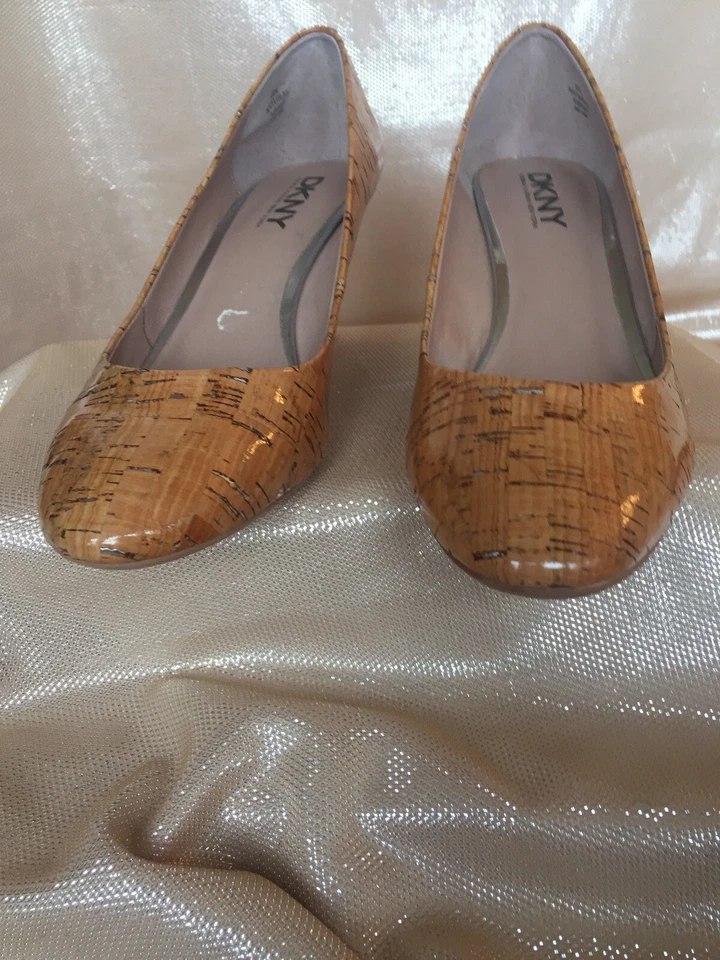 Пробковый клин DKNY с лакированной отделкой серебристый - Изображение 2 из 4