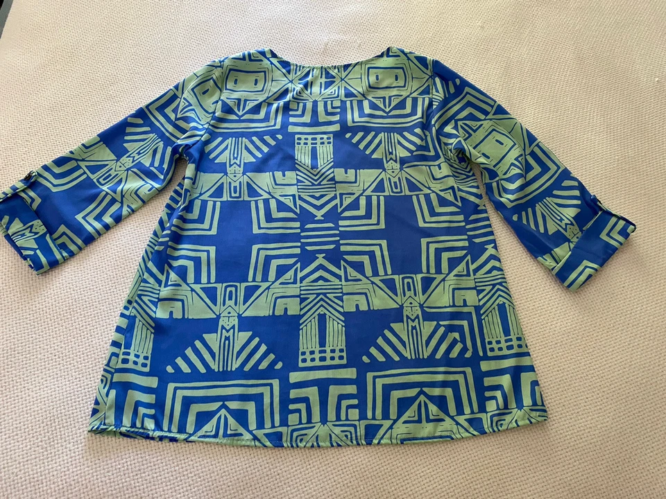 Top Everly para mujer mediano Y2K azul verde azteca geométrico manga 3/4 lengüeta enrollada Foto 2 de 4