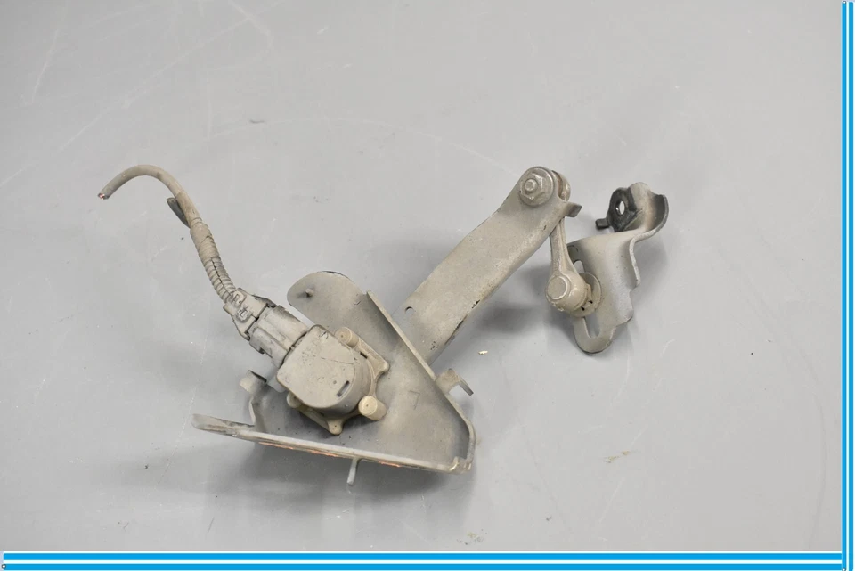 Датчик высоты езды подвески Lexus Ls460 Ls460L 2007-2017 передний левый оригинальный б/у - Изображение 2 из 4